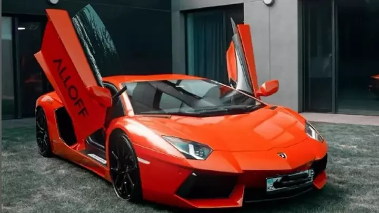 Блогер Бейбіт Әлібековтің Lamborghini көлігімен трюк жасаған жігіт қаза тапты